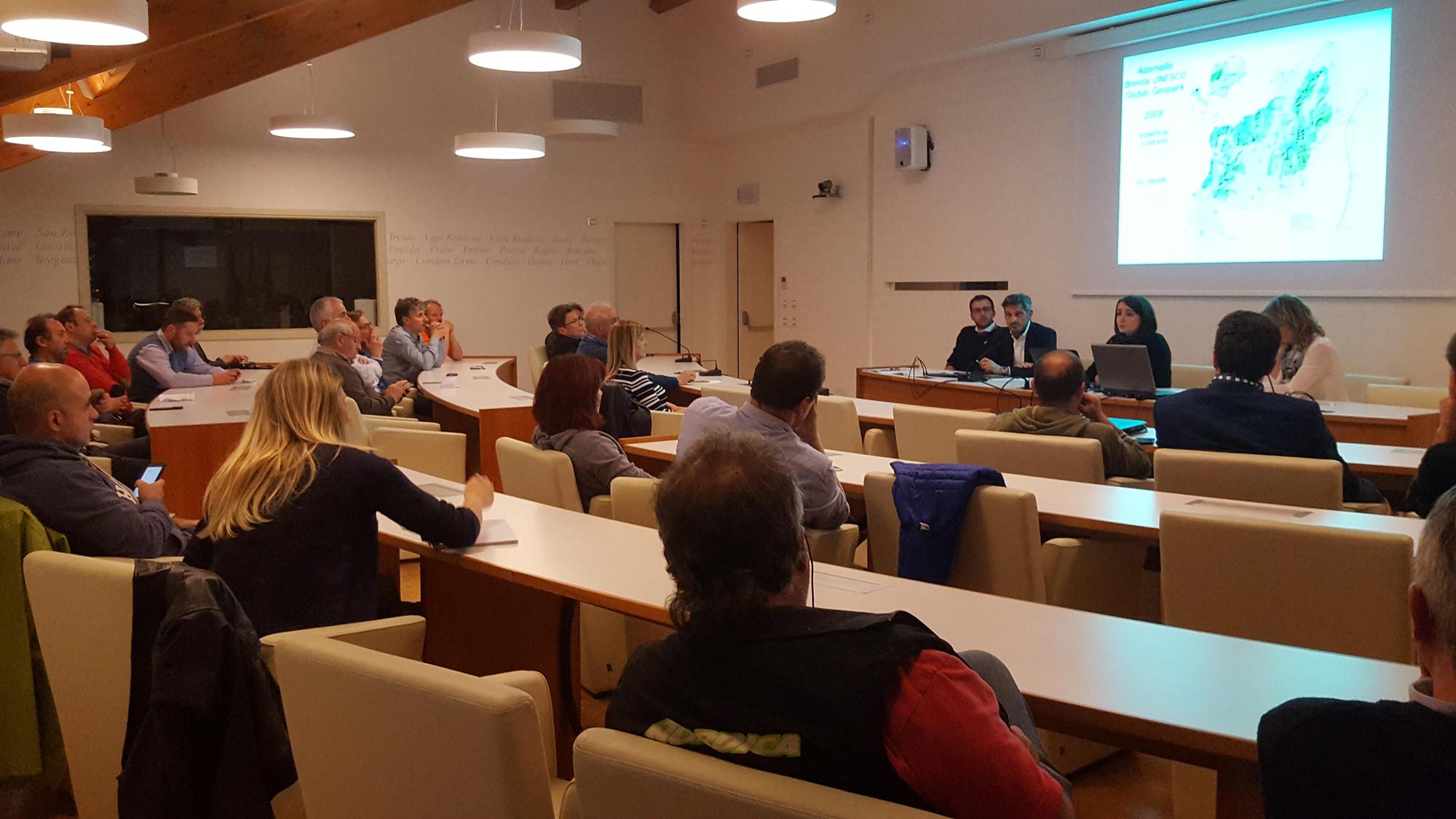 Il forum plenario nella Sala Sette Pievi di Tione 2 3