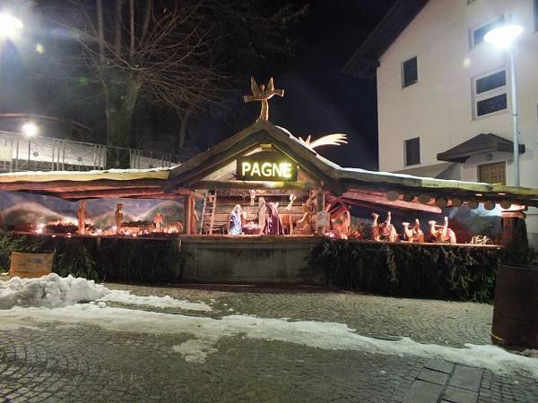 Unimmagine delle passate edizioni dei Presepi sulle Fontane di Condino 1