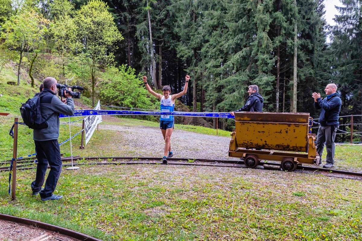 6 Larrivo del vincitore Alberto Vender ph Ivan Capelli