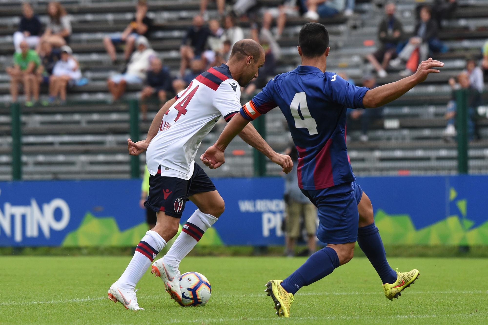 Sei reti per il Bologna nella prima amichevole della stagione. Primo test per i rossoblu di mister Inzaghi contro i locali dellAcd Pinzolo Val Rendena davanti a 500 spettatori