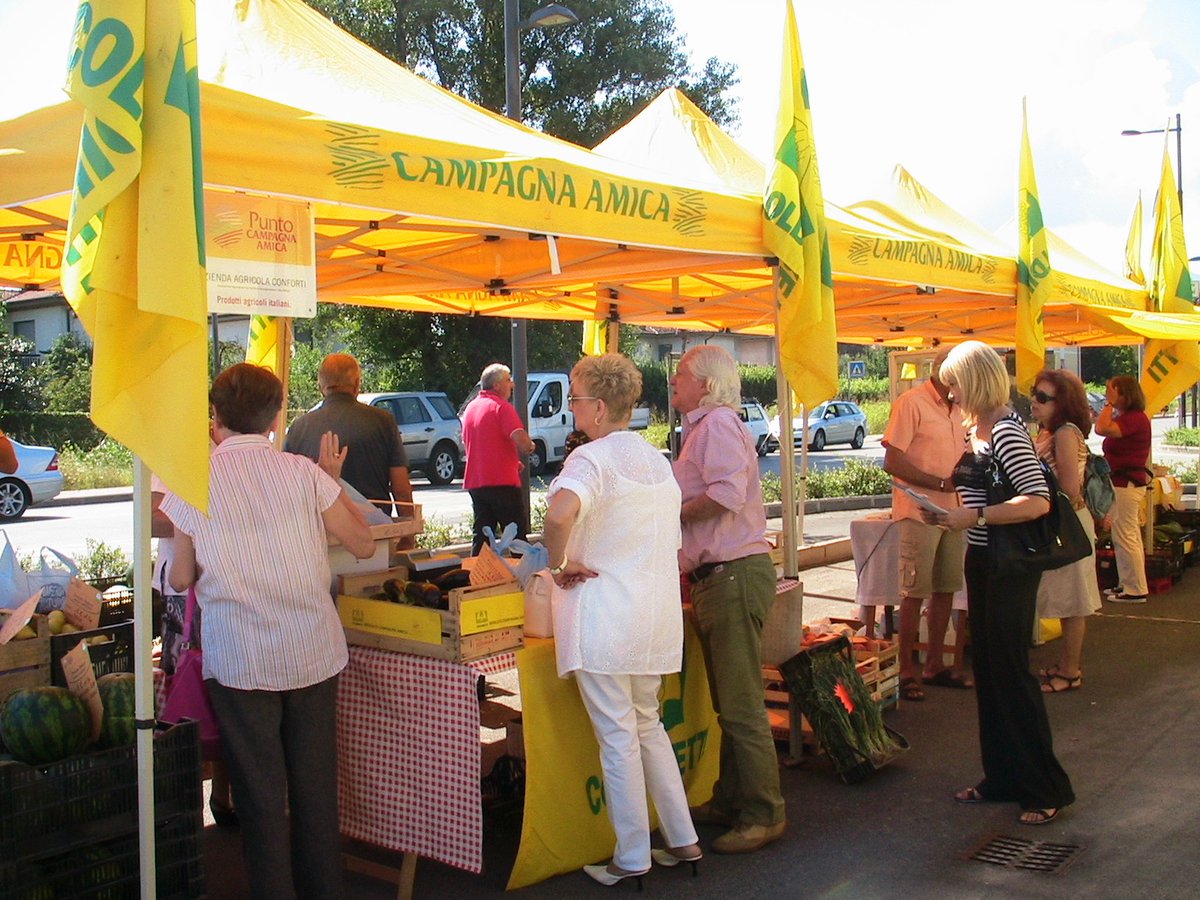mercatro contadino a  Comano Terme