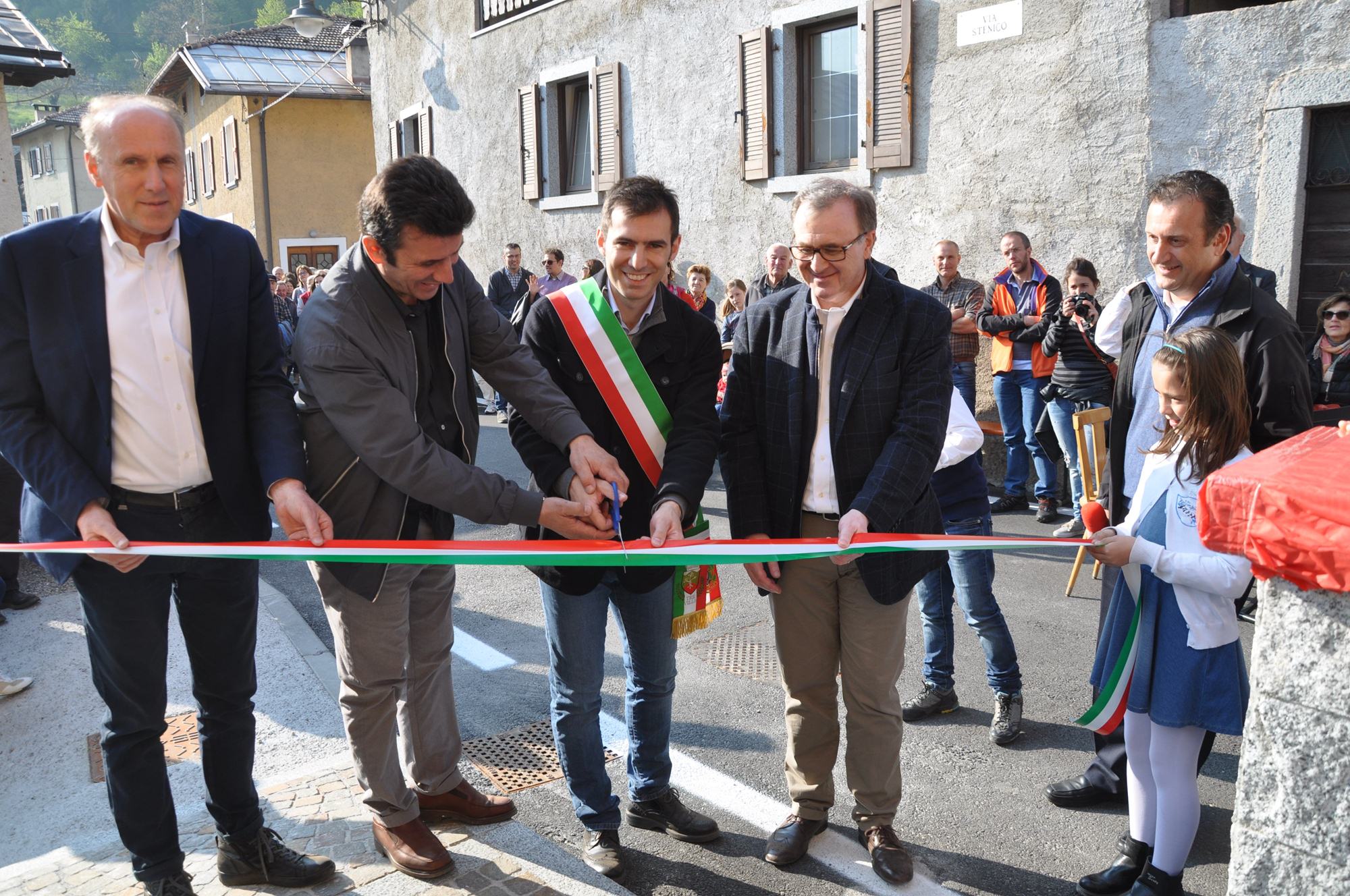 taglio del nastro foto Rosella Pretti