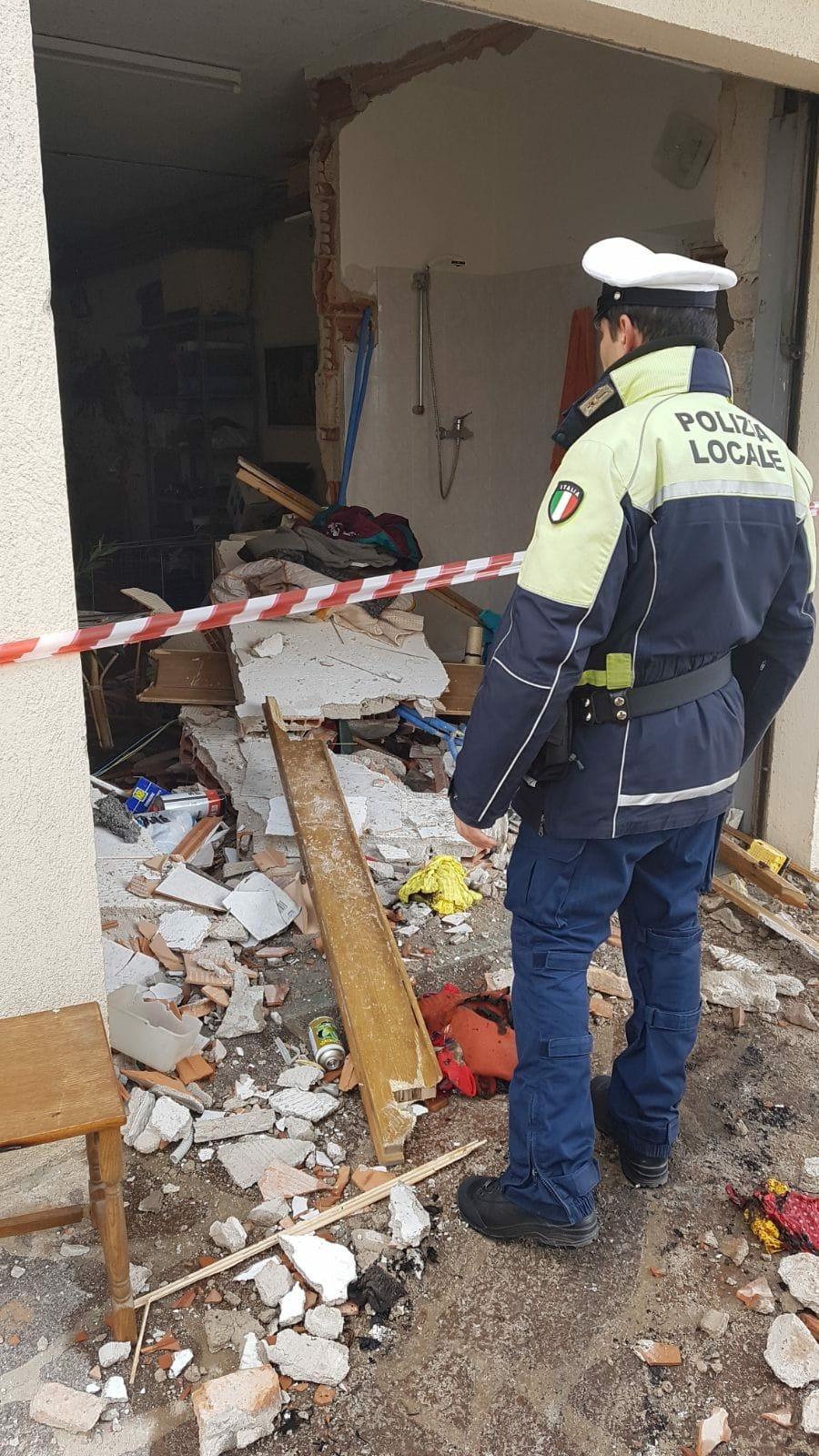 Esplosione a San Lorenzo in Banale Danni ingenti tanta paura ma per fortuna nessun ferito