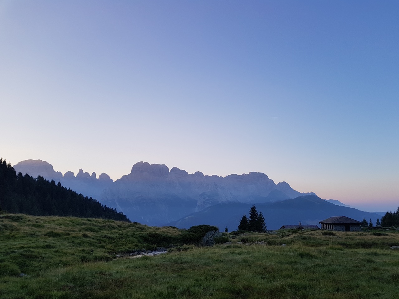 Malga Valchestria allalba foto Luca Vidi 2