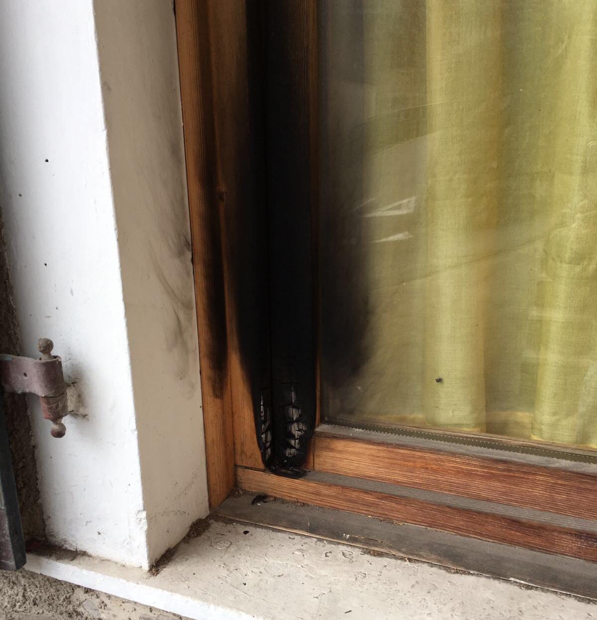 San Lorenzo atto intimidatorio al BB che dovrebbe ospitare una decina di rifugiati. Incendiata la porta de la Casa di Wilma