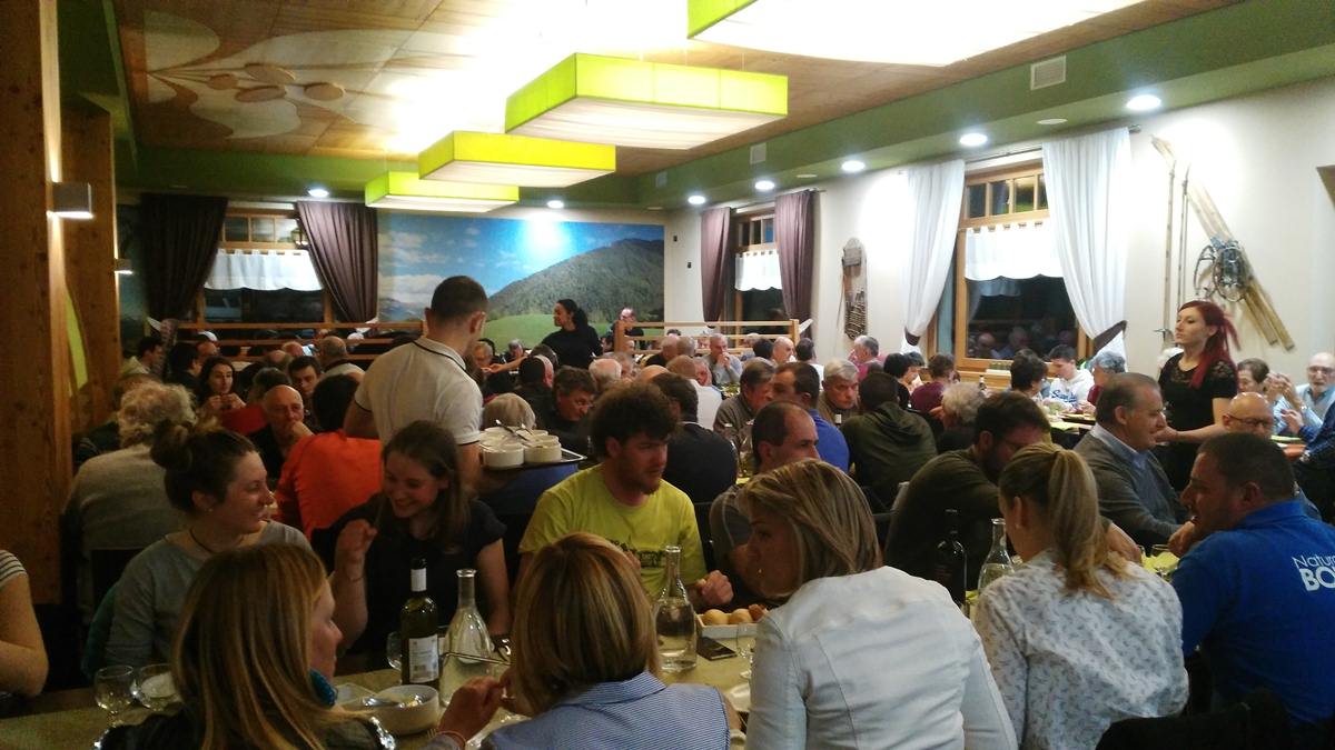 Centro sci Borgo Lares conclusa con la cena del ringraziamento unottima stagione. Il sogno Lallungamento della pista
