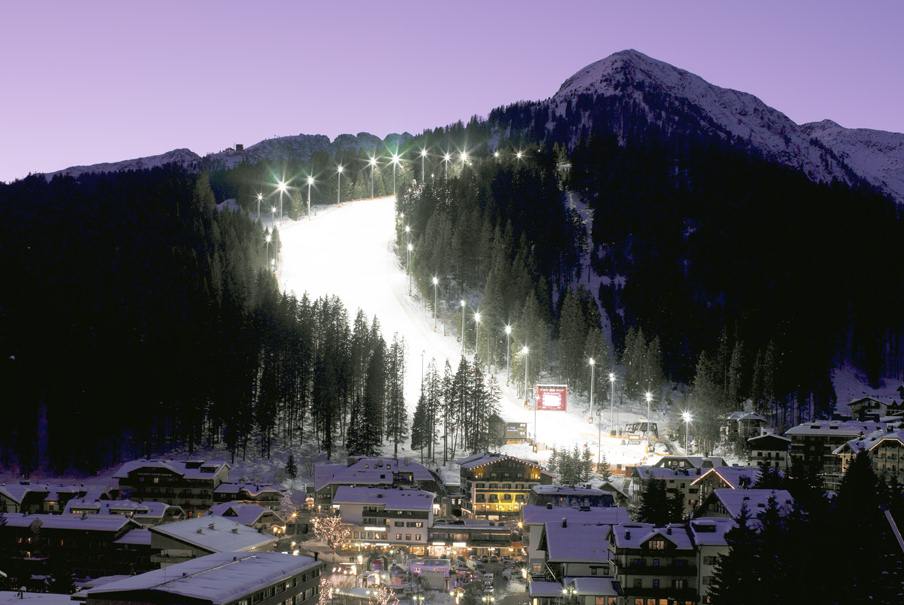 Canalone Miramonti - MAdonna di Campiglio - si scia anche di sera gennaio 2017