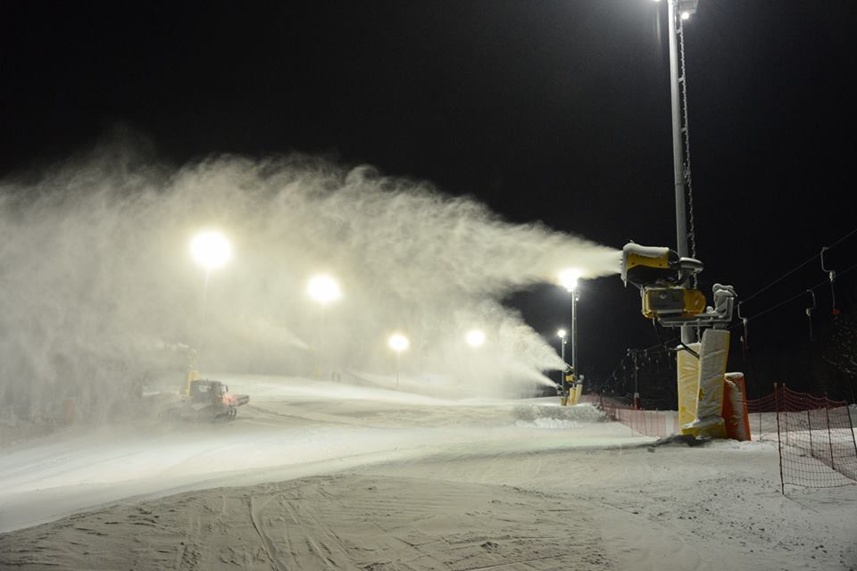 Foto notturna -.Bolbeno pista le Coste