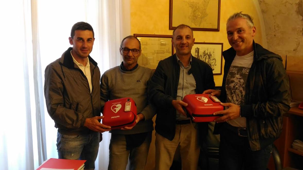 La consegna dei defibrillatori 2