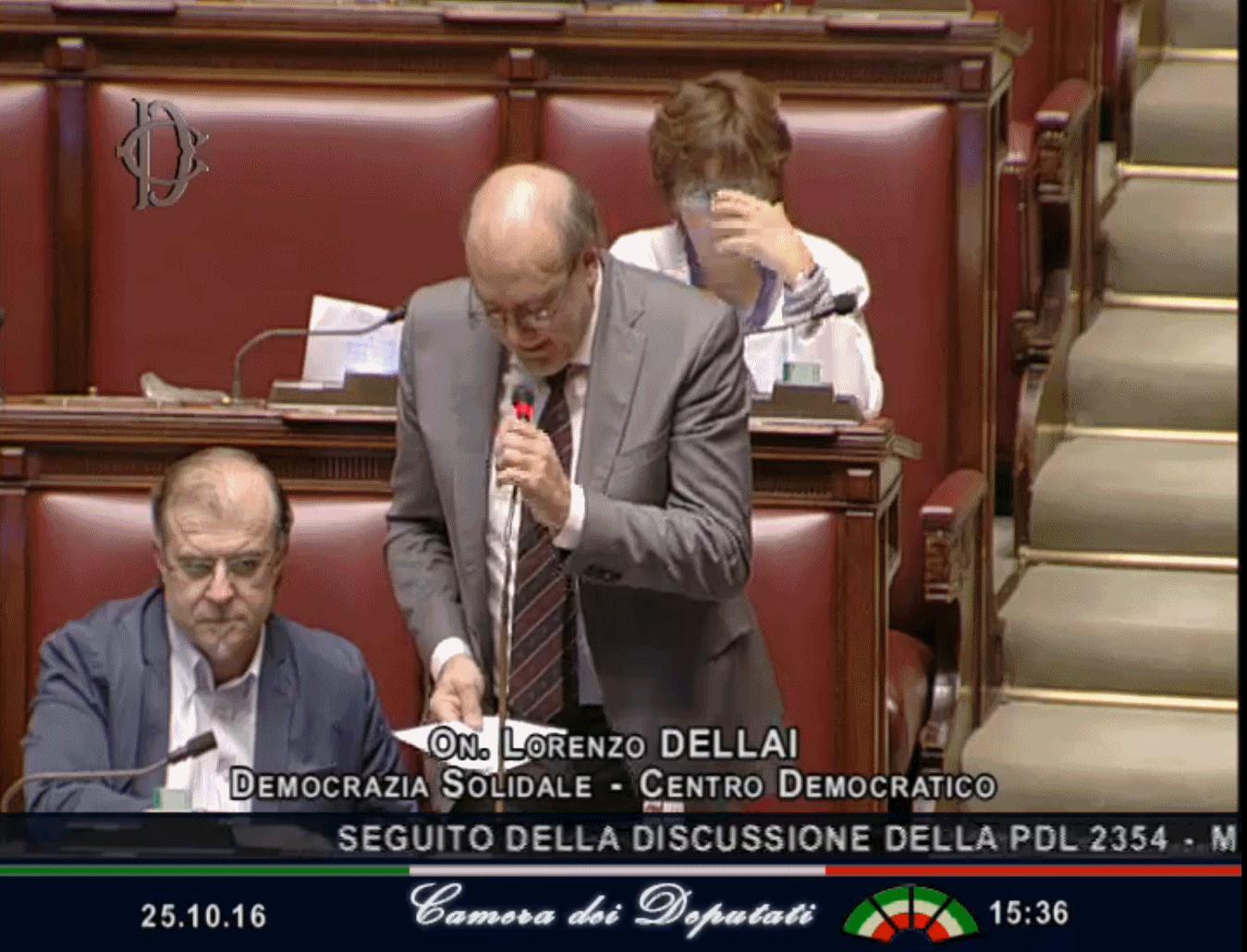 Il ritorno di Dellai: sua la richiesta di rinviare in Commissione la proposta di legge del M5S per il dimezzamento degli stipendi dei parlamentari