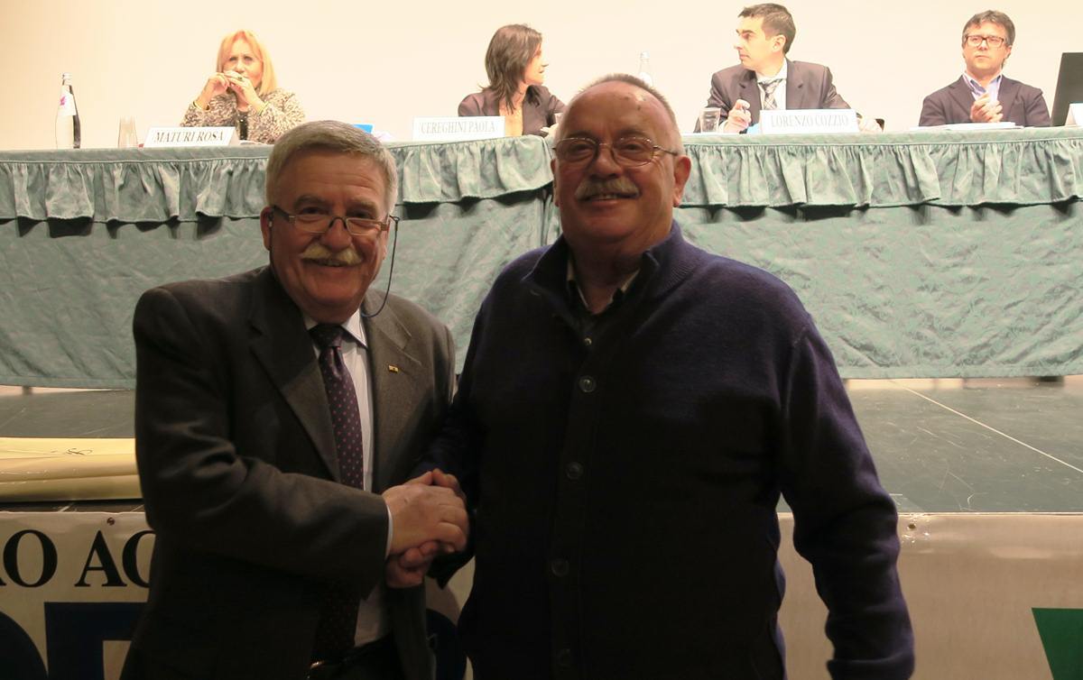 Binelli Claudio premiato da Ornello Binelli