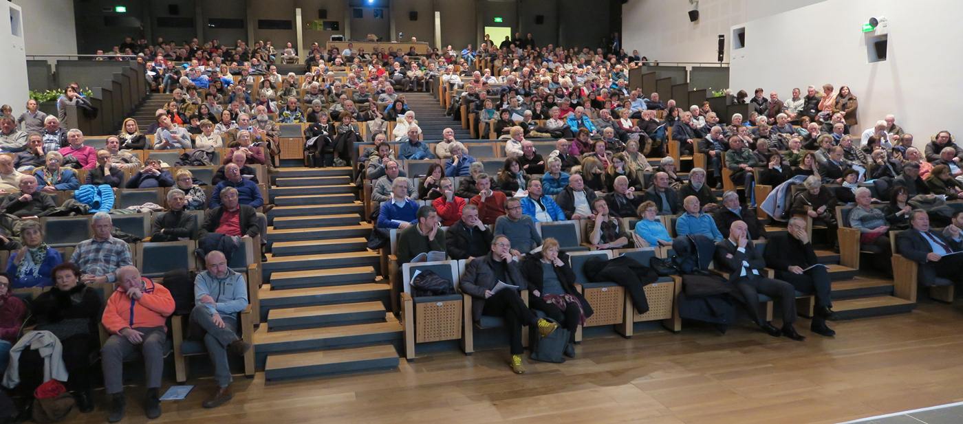 Platea assemblea famiglia cooperativa di Pinzolo