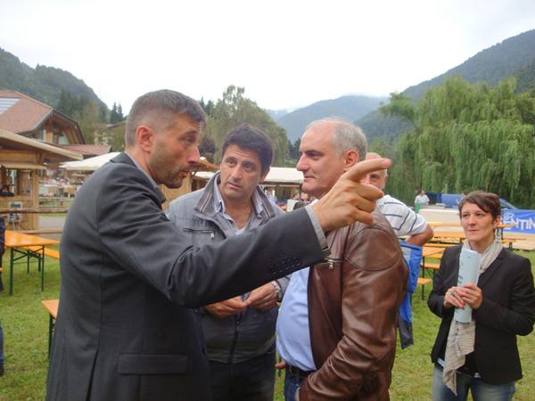 Franco Bazzoli al centro tra ass. provinciale Dallapiccola e il presidente Consorzio Turistico valle del Chiese Bonenti