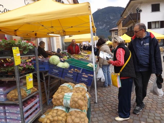 A Tione il mercato contadino