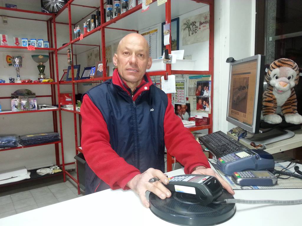 il titolare della esso di Tione b