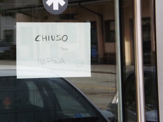 tione rapina Tione ufficio postale