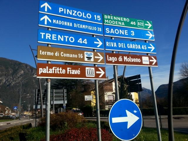 segnaletica rotonda Despar a Tione