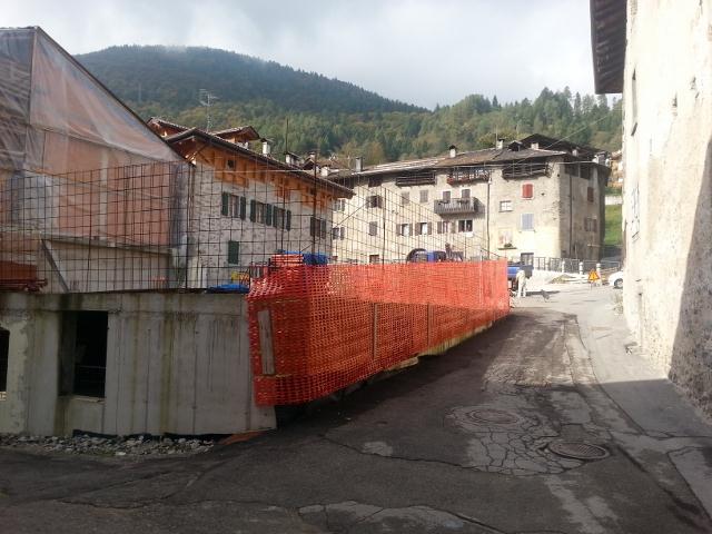edificio piazza pleu Tione di Trento