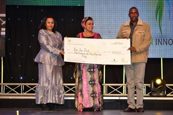 progetto di riforestazione Tree is Life sostenuto dal Trentino ha vinto in Kenya il Green Innovation Award 1 progetto di riforestazione Tree is Life sostenuto dal Trentino ha vinto in Kenya il Green Innovation Award 1