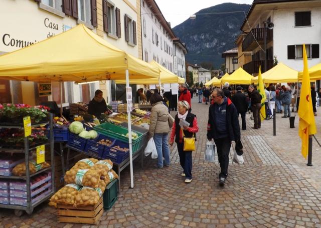 mercato contadino tione in occasione dell'ecofiera di Montagna