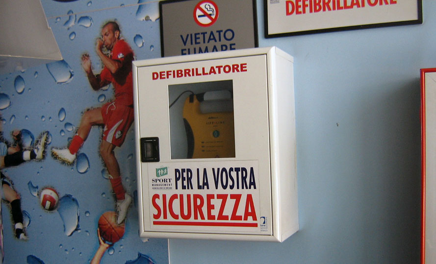 defibrillatore-centro-sportivo