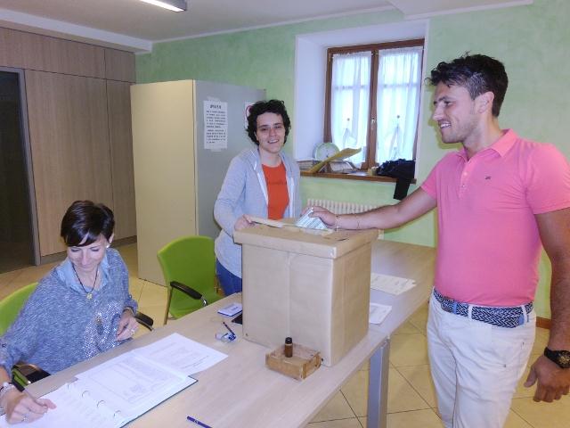 Roberto Bertolini al voto a Zuclo - Borgo LAres