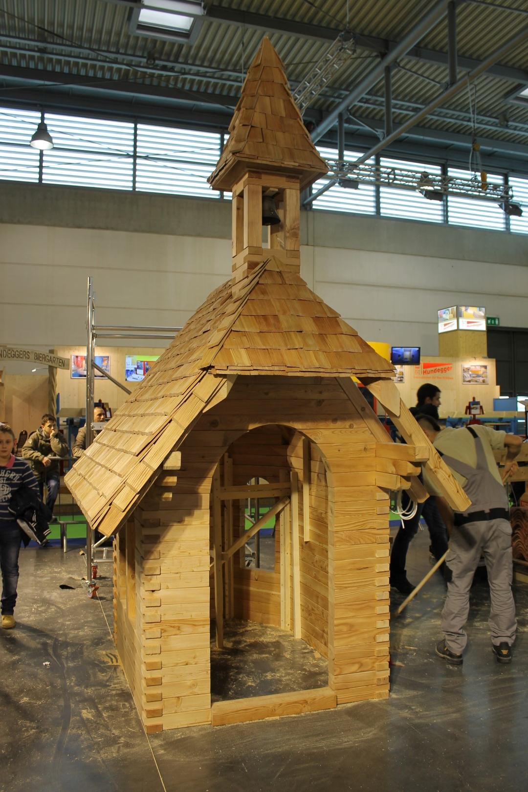 fiera del legno di Verona - enaip  - una riproduzione della chiesetta del Carè Alto
