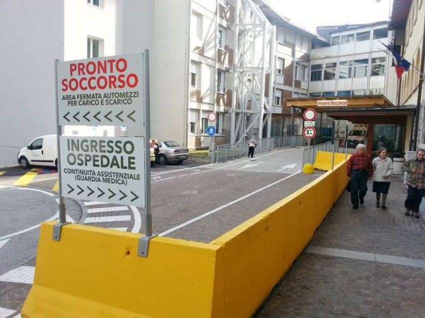 foto ingresso ospedale pronto soccorso di tione-giudicarie