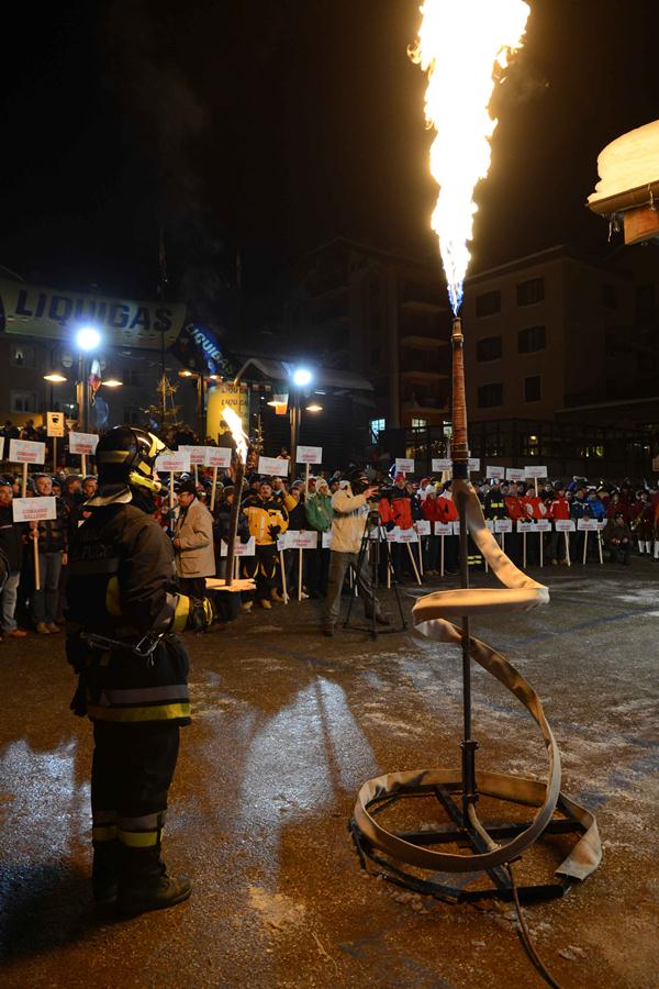 Acceso il tripode dei campionati di sci alpino e nordico per Vigili del fuoco