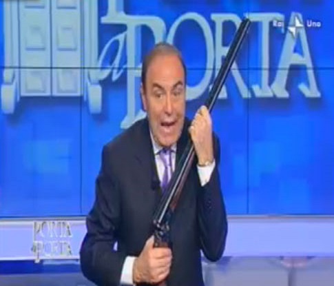 Bruno Vespa con fucile