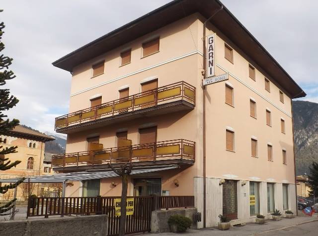 Garnì Roma tione di Trento chiuso per restauro