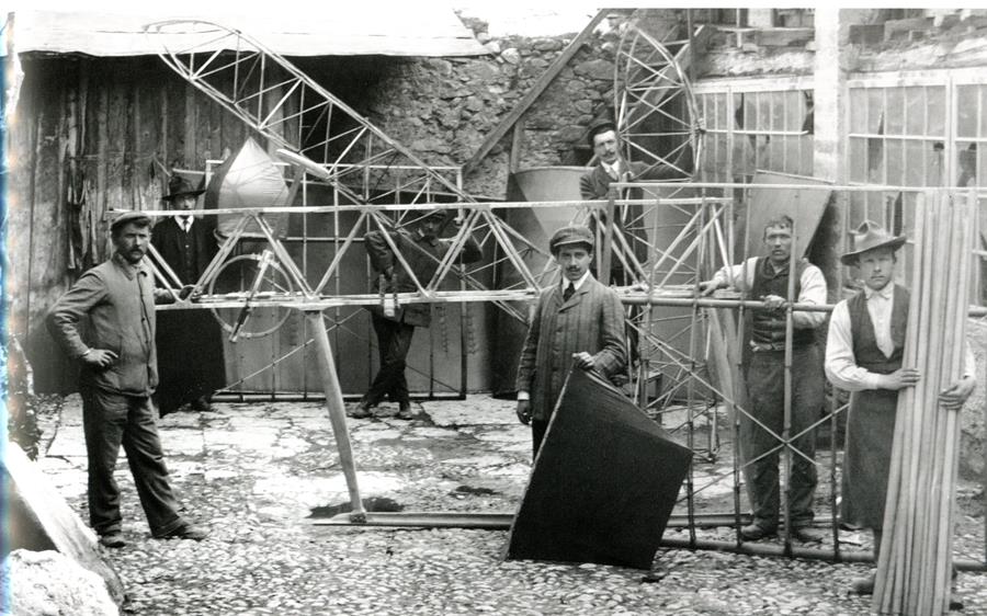 Gianni Caproni ad Arco durante la costruzione del Ca1 Archivio Caproni 1