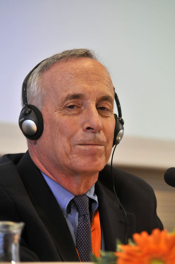 Laurence J. KOTLIKOFF al festival economia di Trento 2012