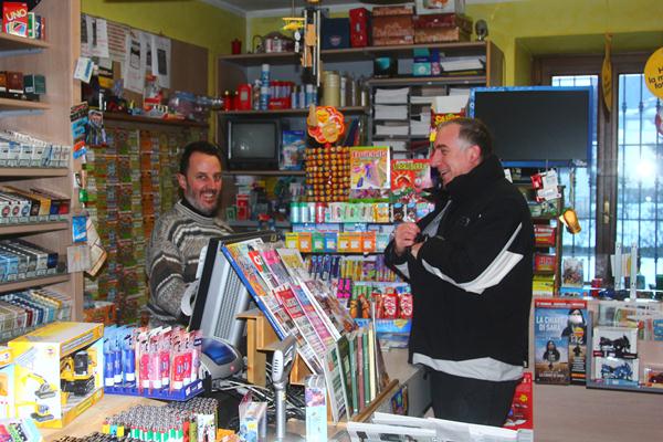 edicola a Tione di Trento gestita da christian Maffeis