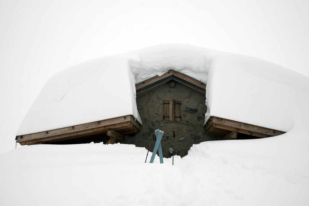 Malga Fevri sepolta dalla neve Madonna di campiglio - Foto Giorgio Berasi