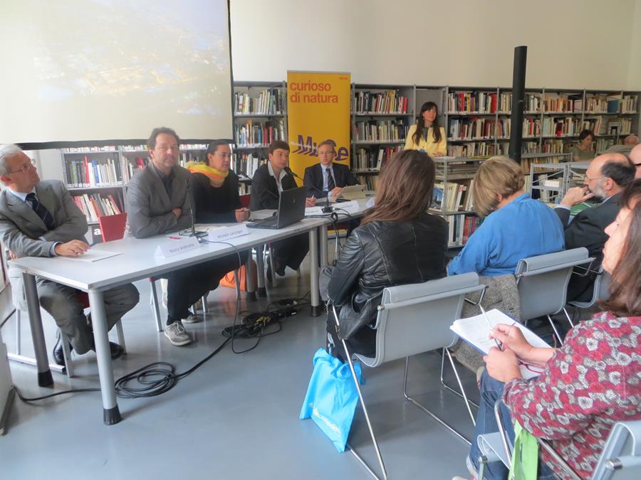 Marco Andreatta presidente del MUSE Michele Lanziger direttore del MUSE Susanna Scarabicchi Architetto Studio Renzo Piano Building Workshop Lucia Mestri Asssessore alla Cultura Comune di Trento e Raffaele De Col b