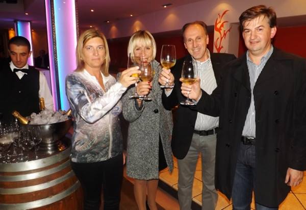 Mario Tonina festeggia con Iva Berasi e Mattevi