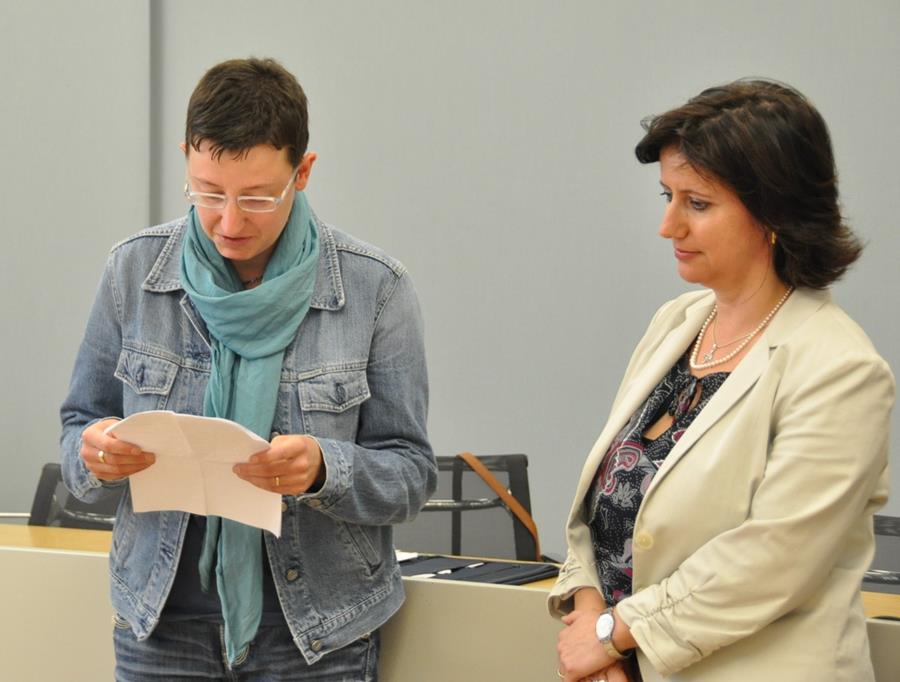 Paola  legge la lettera inviata dal Messico dalla sorella Laura Scalfi - con Lia Beltrami