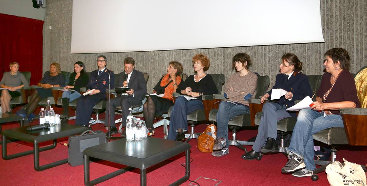 Violenza sulle donne limportanza della rete e il contributo del teatro. Incontro con Serena Dandini e le protagoniste dello spettacolo Ferite a morteb
