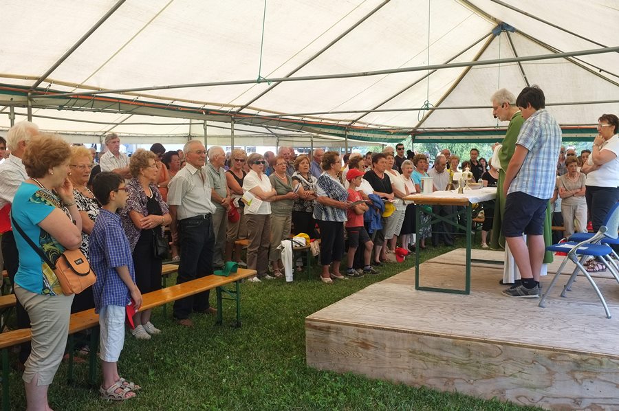 X Compleanno La Cassa Rurale Giudicarie Valsabbia Paganella a Baitoni - la Santa Messa celebrata al mattino