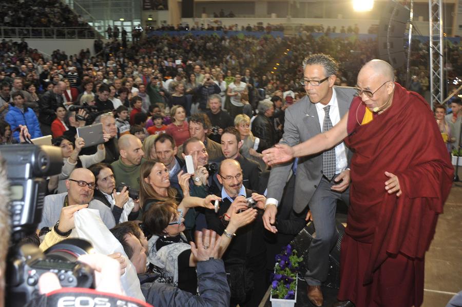 dalai lama a Trento incontra la gente