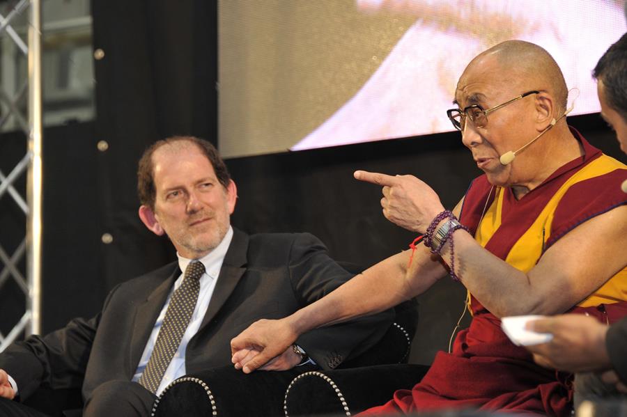 dalai lama al PalaTrento con Alberto Pacher