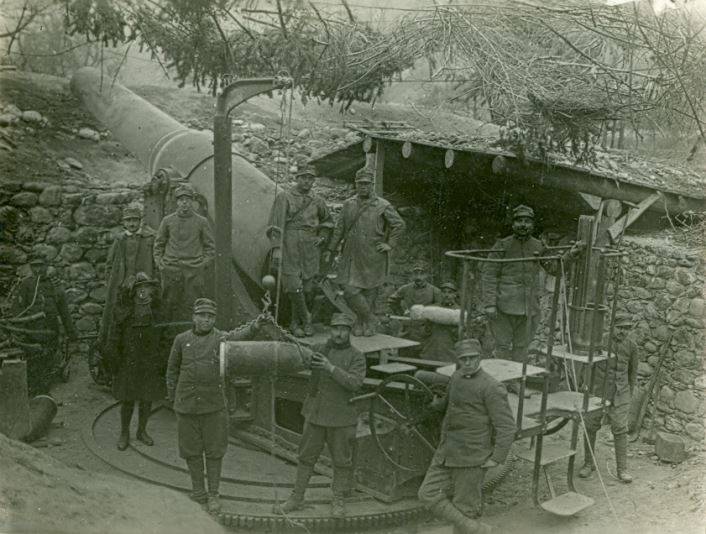 1916 - Obice da 280 dislocato nei pressi di Storo - potrebbe essere in zona Mon o Sorino dove si vedono tuttora resti di simili postazioni della 1 guerra