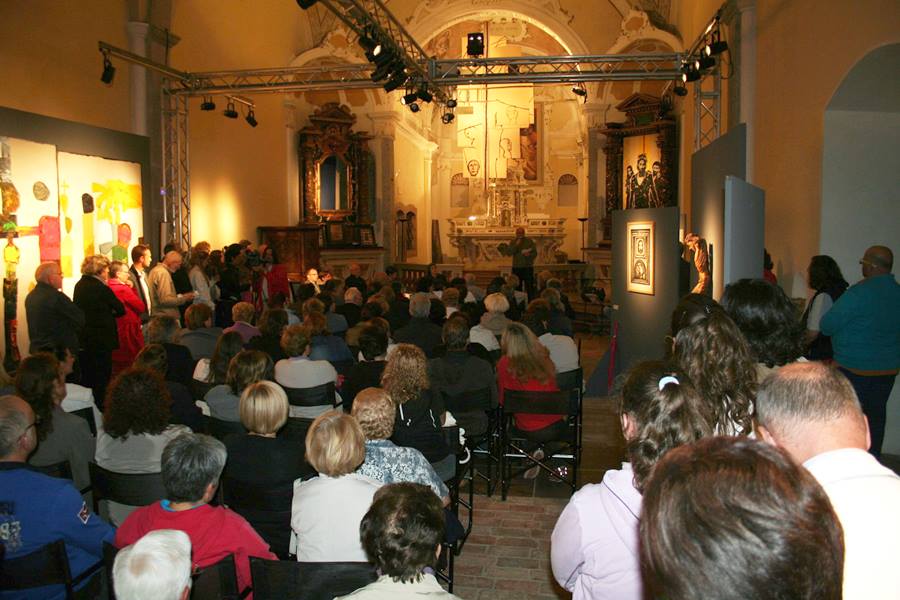02 Studio dArte Zanetti 12.09.2013 Arcivescovo Trento Nel segno della Croce Mimmo Paladino Antica Chiesa di San Barnaba in Bondo