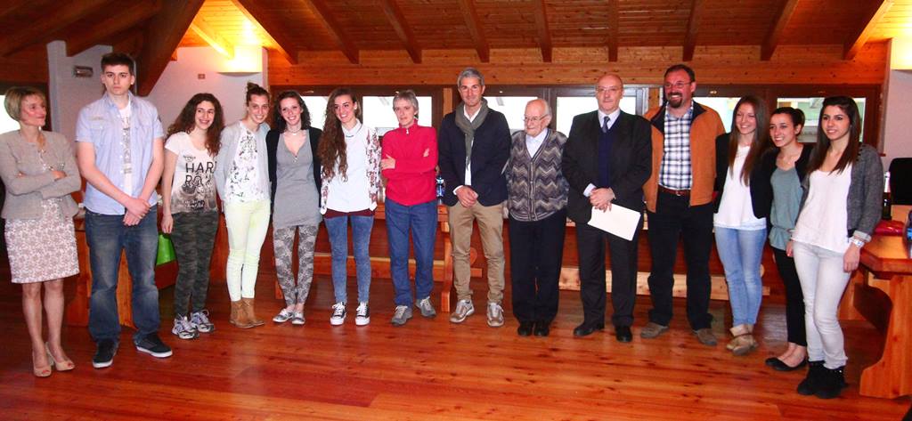 Castel Condino, diciottenni con gli amministratori b