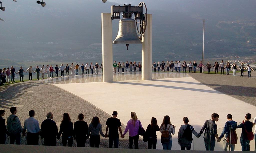 cAMPANA ROVERETO ragazzi progetto Capire i conflitti praticare la Pace