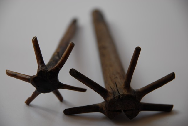 Frullini in legno età del Bronzo foto O. Michelon