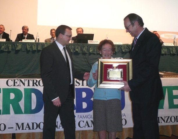 Lina Caola socia premiata per 50 anni di fedeltà