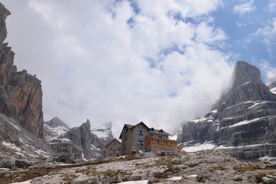 rifugio tuckett - Dolomiti di Brenta rifugio tuckett - Dolomiti di Brenta