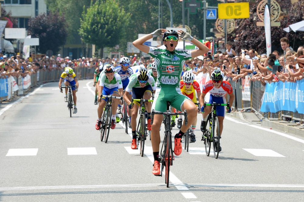 arrivo della corsa Esordienti 2 anno vinta da Francesco Calì foto Daniele Mosna-Raffaele Merler